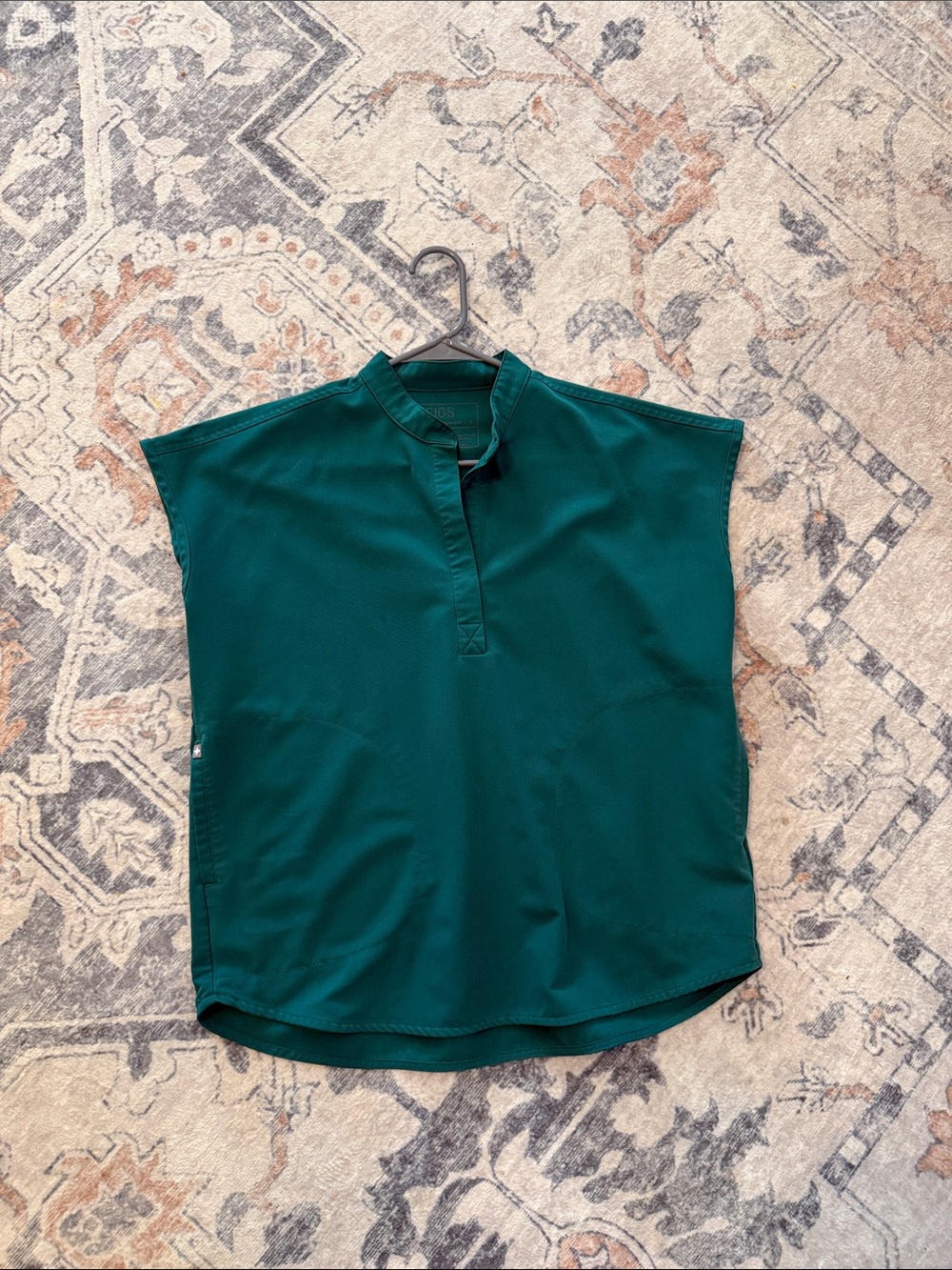 FIGS size small hunter green relaxed fit scrub top